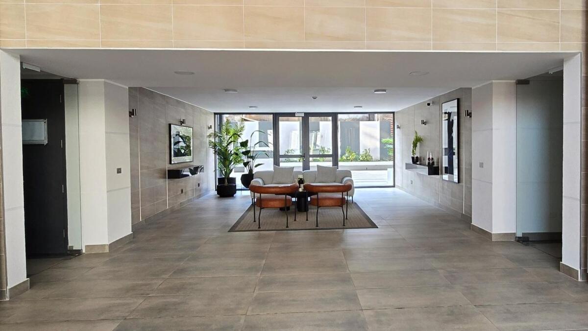 Nuevo 1br,aire Ac,wifi,piscina,metro Santa Lucia